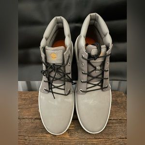 Brand new without tags Men's Davis Chukka Sneakers timberland